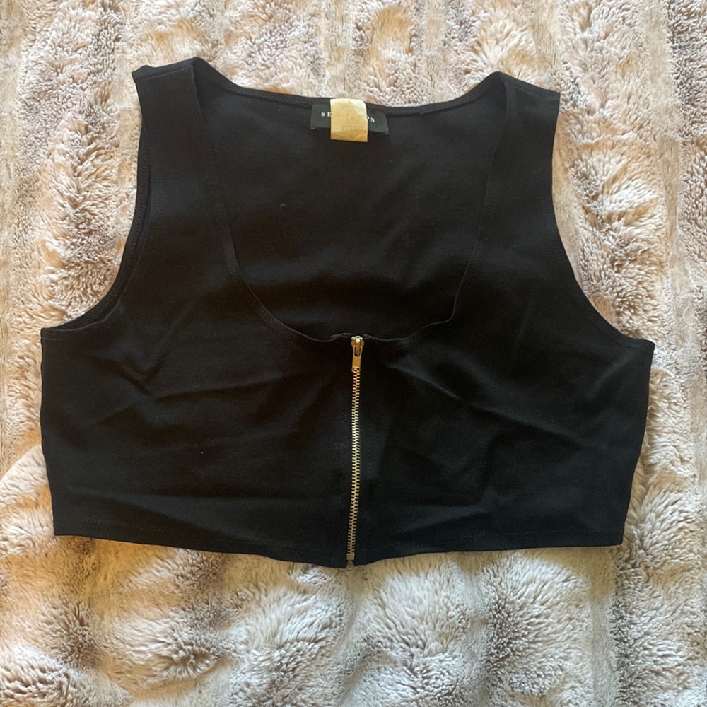 Black zipper up crop top